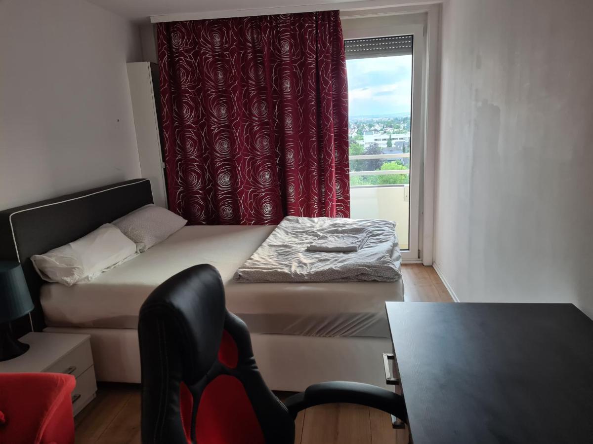Sehr Schoene Drei Zimmer Deluex Wohnung In Sindelfingen Exterior foto