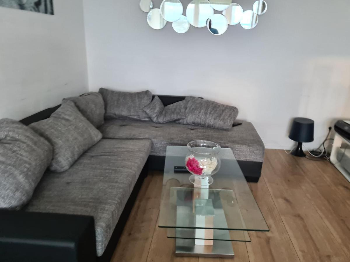 Sehr Schoene Drei Zimmer Deluex Wohnung In Sindelfingen Exterior foto